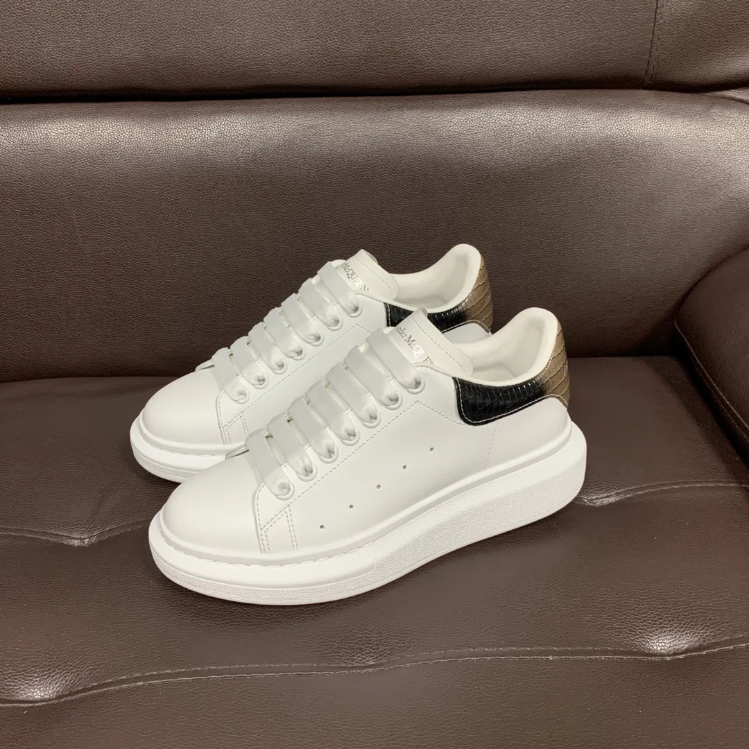 👟👟Ex-factory price 560👟👟 Professional McQueen factory. Top version. Couple style Alexander McQUEEN high version has been upgraded to the highest quality again✅ 💪McQueen Spring, Summer, Autumn and Winter top version Purchasing level✅ Recruiting national online and offline agents to join🤝 🏆Fabric: Original materials imported from Italy. Texture, water-resistant and non-discoloring 🏆Inner lining: ️A-grade Italian imported lining resistant to dirt, sweat-absorbent, breathable and comfortable 🏆Foot pads: top-grade imported Italian super-soft cowhide leather 🏆Outsole: PU+counter 1:1 🏆Shoe box: original white box. Plus white flip cover for double-layer protection. Cloth bag. Handbag. Certificate of 1:1 mold opening, 4-piece set. Delivered with a pair of shoelaces. 🖕🏿🖕🏿🖕🏿You can choose any pair of shoelaces in any color of our factory 🏆Code number: women’s 34-41. men’s 38-46 🏆Special remarks (women’s size 34.40.41, men’s size 38.45.46 is customized, no returns or exchanges) Win-win cooperation🤝